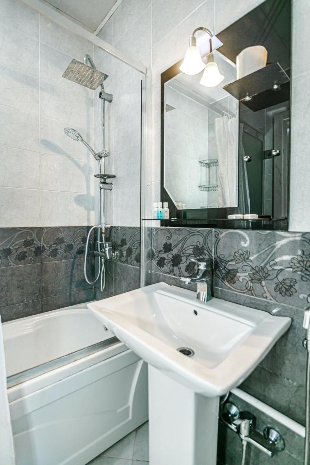 Azneft Square Deluxe Apartment Bakú Exterior foto