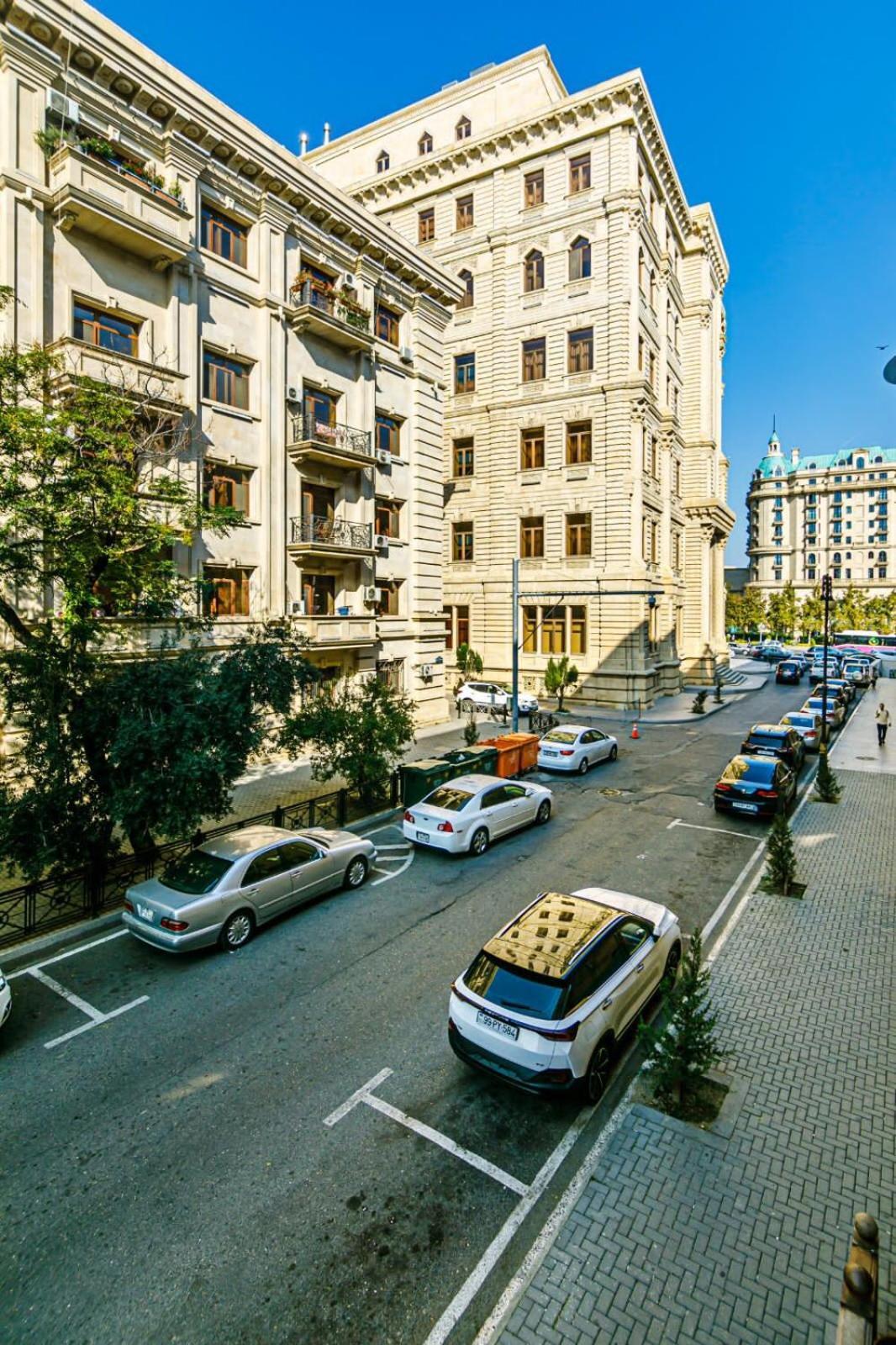 Azneft Square Deluxe Apartment Bakú Exterior foto